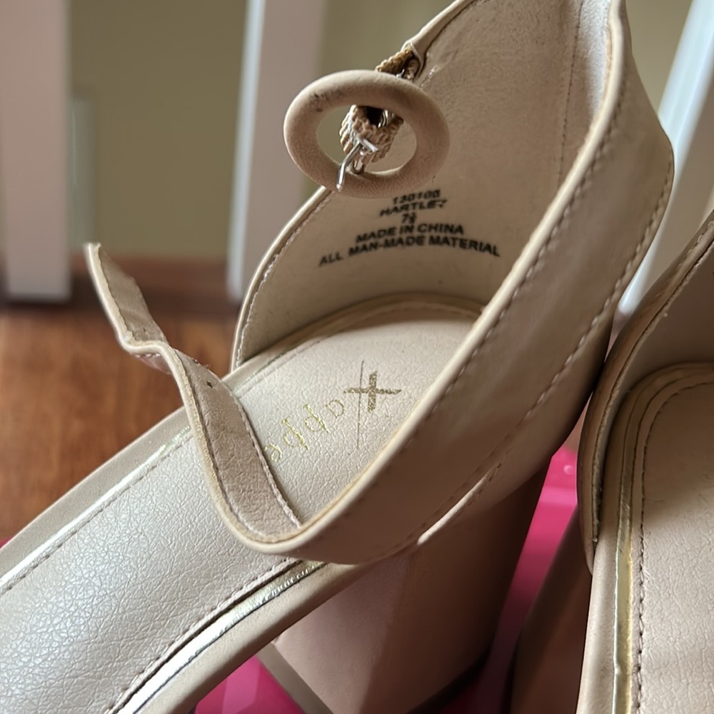 ๐HP๐ Womenโs strap sandals, heels in nude size 7.5. - Picture 5 of 14